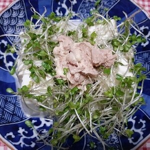豆腐とブロッコリースプラウトのサラダ